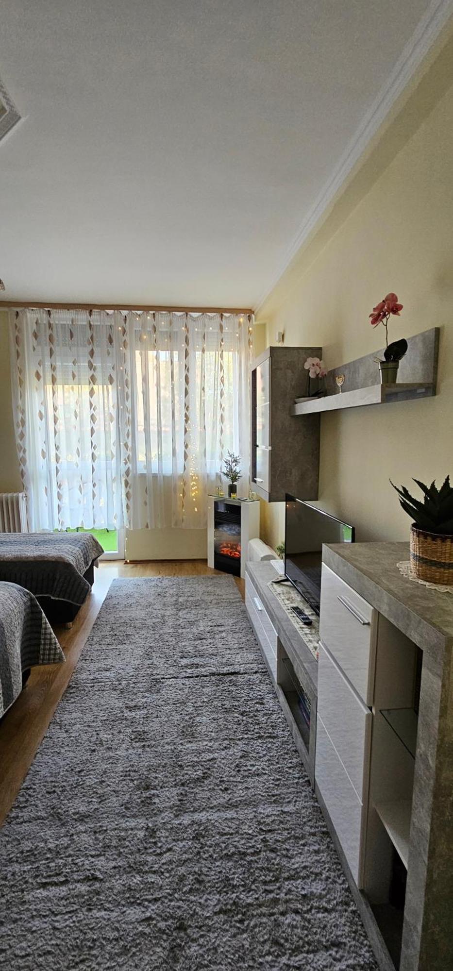 Anna Gyoengye Apartman Debrecen Exterior foto